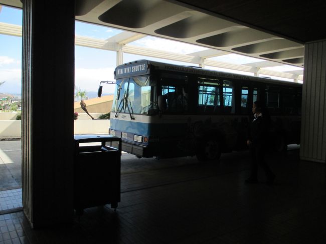 ホノルル到着。シャトルバス！