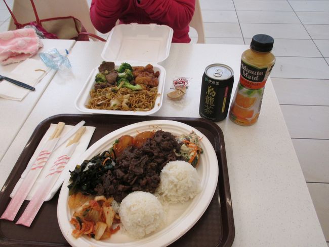 フードコートで夕食。<br />パンダエクスプレスのオレンジチキンは美味しいですね。