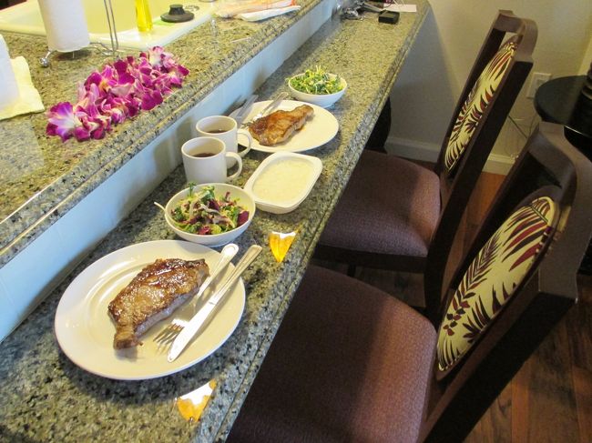 ３日目は朝から部屋でステーキを焼きました。<br />ご飯は日本から持参。