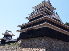 途中カーナビが古くて変な道を走っててイライラしましたが無事に中津城へ到着。