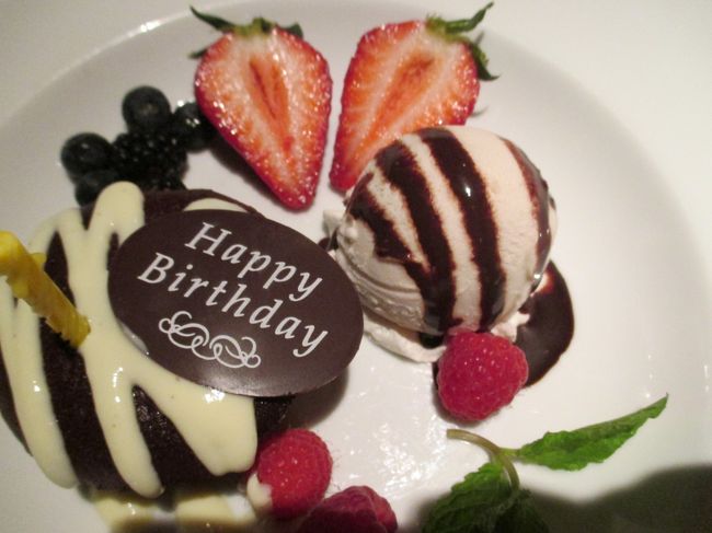 予約時に、奥さんの誕生日とコメント入れておきました。<br />ミシェルズさんありがとう！<br />ロケーション、サービス、従業員の皆さん、全て素晴らしいお店ですね。<br />