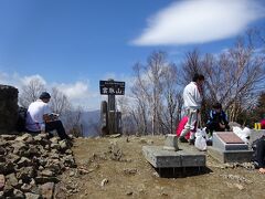 「雲取山」（2017m）の山頂。2000m超えは昨年10月の恵那山以来。