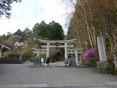 ようやくゴールの「三峯神社」（標高1102m）に到着。時間がなく神社内には行けませんでした。