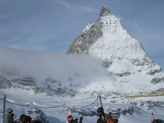 マツターホルン右に雲が湧く、ここから天候が変わって行く