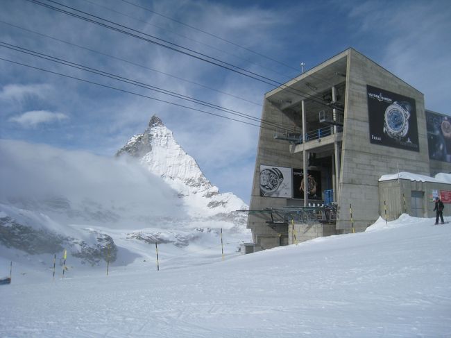 マツターホルン右に雲が