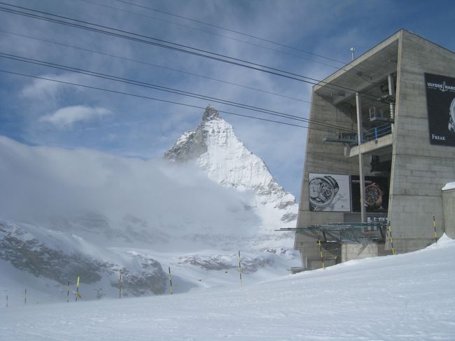 マツターホルン右に雲が
