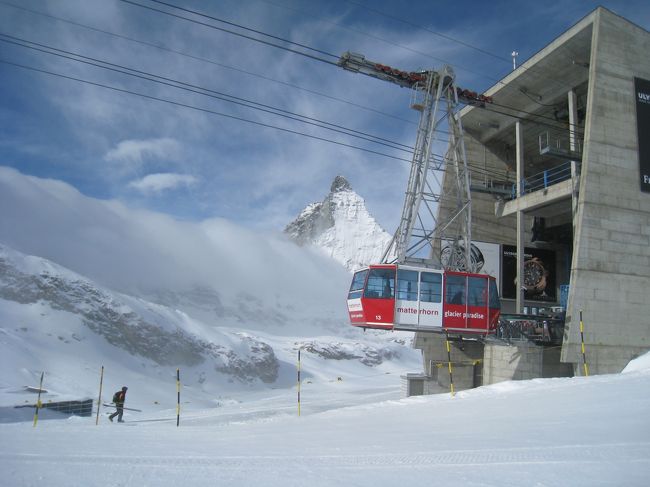 マツターホルン右に雲が