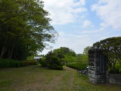 そこから、更に10分程歩きます。
古河総合公園を通り越すと、そこに
古河虚空蔵菩薩堂があります。
