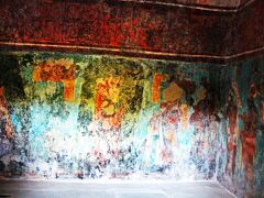 そして、この日のもう一つの目的地であるボナンパック遺跡へと向かう。
ボナンパック遺跡は、今から1200年前に描かれたマヤの壁画が色鮮やかに残る遺跡。

ボナンパックの壁画は日本でいえばキトラ古墳の壁画にも相当するくらい古い壁画なのだが、その壁画を遺跡の中で触れる位の距離で、生で見ることが出来るのだ。

ヤシュチラン遺跡も面白あったが、次のボナンパック遺跡への期待も大きい。

ボナンパック遺跡のその様子は、また、次の旅行記で…。


前の旅行記
・デカ頭に会いに・ラベンタ遺跡 http://4travel.jp/travelogue/11091613

旅行記の続編
・・宇宙人が作った古代都市　 http://4travel.jp/travelogue/11202484
