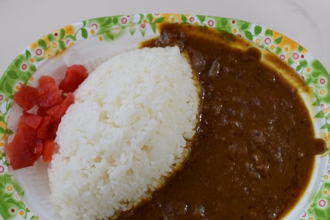 昭和記念公園の渓流広場のレストランで今日は昼食に薬膳カレーを食べました。<br /><br />薬草のみじん切りがたくさん入っていて、ヘルシー＆スパイシー。<br /><br />これは万人受けするおいしさです。<br /><br />カレー好きの私にはたまらなかった。