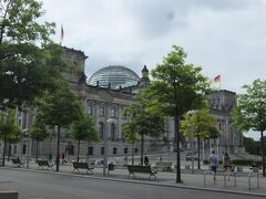 Bundestag駅を降りて、迷うことなく見えました。

Reichstag,Deutscher Bundestag