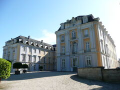 アウグストゥスブルク城
Schloss Augustusburg
ドイツで最初の重要ロココ建築に数えられるもので、ケルン選帝侯にして大司教だったクレメンス・アウグストのお気に入りの離宮のひとつだったそうです。 

http://www.schlossbruehl.de/en_home
