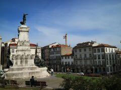 ホテルから下ったところにエンリケ航海王子の広場。
エンリケ航海王子・・ポルト生まれで15世紀、大航海時代に活躍