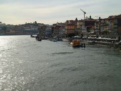 橋の中ほどから両岸を撮影。