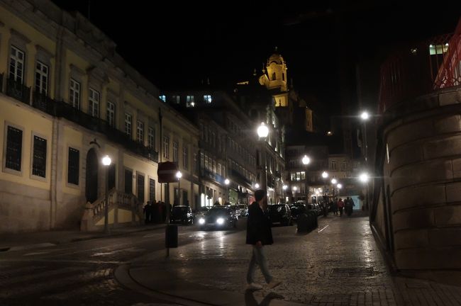 宿泊しているホテルの前の通り。<br />