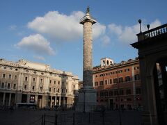 コロンナ広場
キージ宮とマルクス・アウレリウスの記念柱