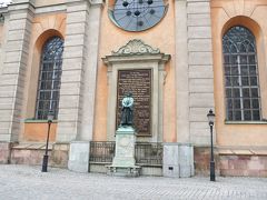 2014/12/03　ストックホルム大聖堂

大聖堂前のルターの像・・・
 　