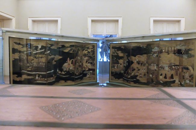 フロアー一面に展示してあった。<br />ここの美術館で重要なコレクションであることがわかる。<br />同様のものはリスボンの国立古美術館にもある。<br />ヨーロッパに渡った最初の美術品かもしれないなぁ。
