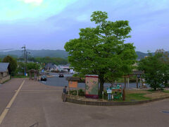 飛鳥駅へ

　以前は　京都から　橿原神宮前駅まで近鉄特急で来たのに

　　今回はＪＲの割引に魅力を、、で、、来ましたが

時間かかりすぎ。。乗り換えも面倒で。。

　　　失敗かな？

愛しの明日香村に続く

