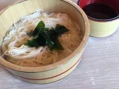 小豆島ついてまずはランチ、道の駅に併設されている素麺工房での素麺。メニューは素麺だけというシンプルさ！