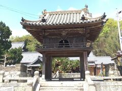 道の駅からほど近いところにあるソテツで有名な誓願寺。小豆島霊場31番札所。ご本尊は阿弥陀如来です。