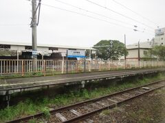 12:57　最初の停車駅「紀伊勝浦駅」に着きました。（新宮駅から14分）

2年前に紀伊勝浦駅で途中下車して駅弁「マグロステーキ弁当」を買った思い出があります。