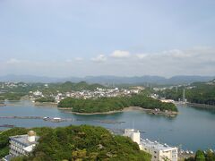 一日目の観光を終えいよいよ今回お世話になるお宿

全室オーシャンビューの「古賀の井スパ＆リゾート」へ。

案内されたのは１０階建ての９階のお部屋


ドアを開け一歩中に入ると目の前にこのような風景が広がります。