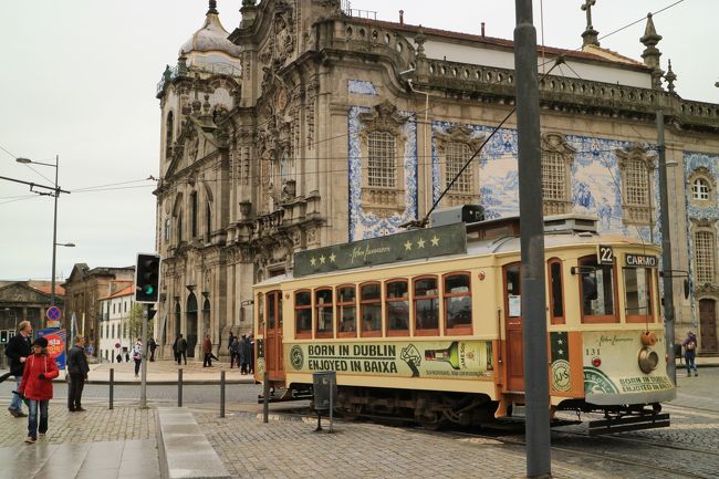 しばらく待ってトラムと一緒に写し込んだ。雨も止んだ♪