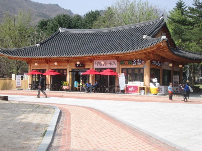 雪岳山小公園内にあります