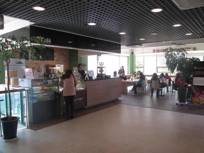 雪岳山、ロープウェイ（ケーブルカー）乗場にあるレストラン