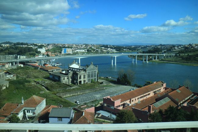 車窓からドロウ川にさよならしてリスボンに戻った。