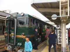 途中の福野駅に到着。