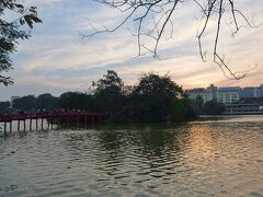 ホアンキエム湖が見えてきました