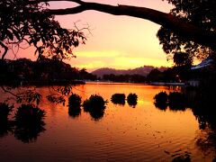 古都キャンディのキャンディ湖の夕景。美し過ぎ！