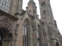 行きに通り過ぎただけの聖セバルドゥス教会（St. Sebaldus Kirche）に立ち寄ってみました。