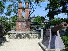 築地反射炉の跡です。

佐賀市の日新小学校内にあります。

この地で鍋島直正公が、大砲を造られました。