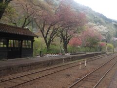 草木湖をぐるっと一周します。一番北側には、わたらせ渓谷鉄道の沢入（そうり）駅があります。
無人駅でひっそりしていますが、懐かしさと清らかさを感じる駅でした。