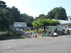 東京都薬用植物園

【東京都薬用植物園】

西武拝島線東大和市駅下車徒歩２分。無料