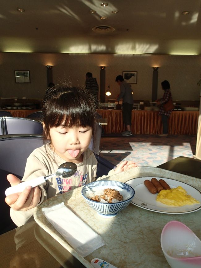 朝食はホテルのバイキング。<br />あまり期待してなかったけど<br />必要最低限なメニューがそろってて満足です。