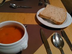 夕食はトムポウス