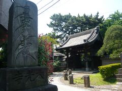 【新馬場】お寺巡りです。国道１５号沿いにある【本光寺】に入ります。

