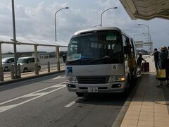 レンタカーを無事返車し、那覇空港国内線ターミナルへと到着しました。