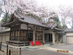 都筑中央公園に一角に「杉山神社」がありました。
旧都筑郡、橘樹郡、久良岐群の3群で、72社あった杉山神社の本社と有力視されている4社の一つといわれています。