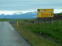 アルマンナスカルズ峠のトンネルを抜けると、ほどなくヘプンへの標識が見えてきます。

ここで左折して99号線に入ると今日の目的地のヘプン。もうあと数?だね。

右折して行くと、南アイスランドのヴィーク方面。

今朝出て来たセイジスフィヨルズゥルの村からここまで、数度の休憩や散策も含めた所要時間はちょうど8時間。