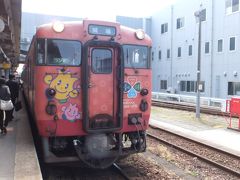 「あいの風とやま鉄道」で、富山〜高岡間は１８分。

ここから、城端線に乗換えます。
城端線はＪＲ。
高岡〜城端を結ぶローカル線です。 