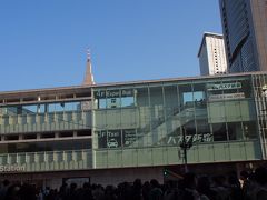 新宿駅に到着して、ダンナリスエストの「バスタ新宿」。
今まで、点在していたバスターミナルやタクシー乗降場などを集約した交通ターミナル。
一度見てみたかったんですって。