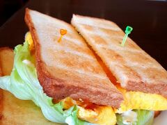少しおなかが空いた気がするので、住吉駅の喫茶店で卵サンドを。
