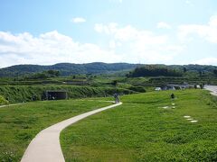 豊島美術館へ続く道。