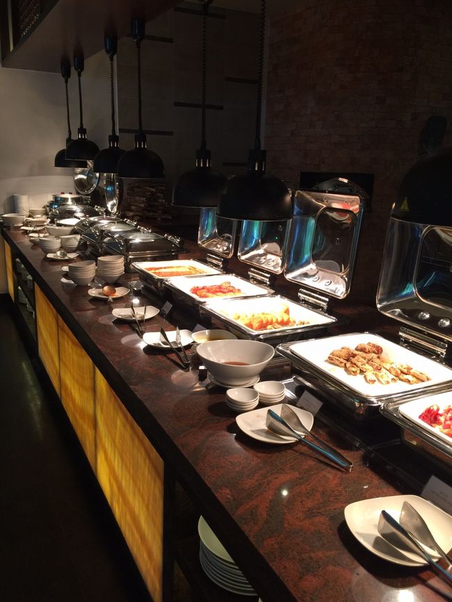 かなりの量。<br />基本的には毎日そんなに変わりませんが、<br />種類が豊富なので飽きませんでした。<br />