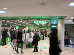 2014/12/03　ストックホルム中央駅の地下にあるスーパーＣＯＯＰ

ここで夕食の食材を買いました！！